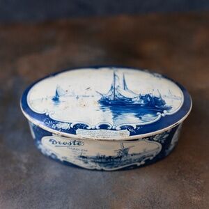 Droste Haarlem Holland vintage blue white oval Delft style cookie tin